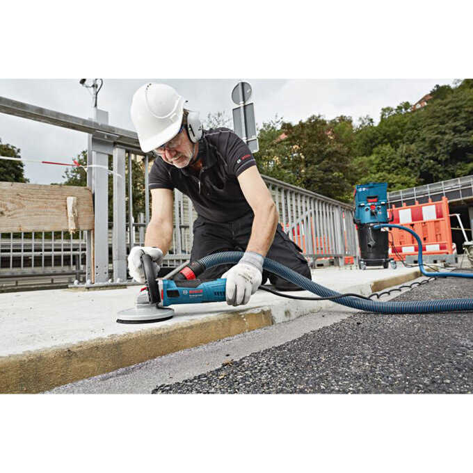 BOSCH BRUSILICA ZA BETON GBR 15 CA + KOVČEG