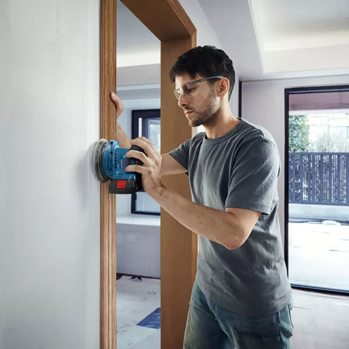 BOSCH AKU EKSCENTRIČNA BRUSILICA GEX 185-LI + 1 x 4,0 Ah + KOVČEG