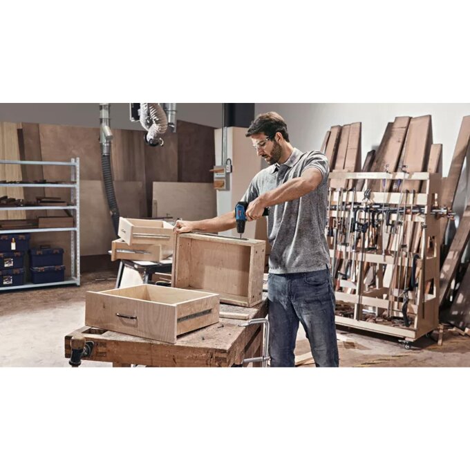 BOSCH AKU UDARNA BUŠILICA GSB 12V-30 + 2 x 2,0Ah + GAL 12V-40 + KOVČEG