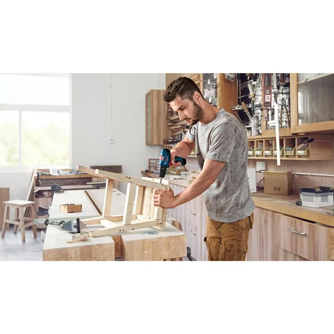 BOSCH AKU UDARNA BUŠILICA GSB 120 + 2 x 2,0Ah + GAL 1210 CV + KOVČEG