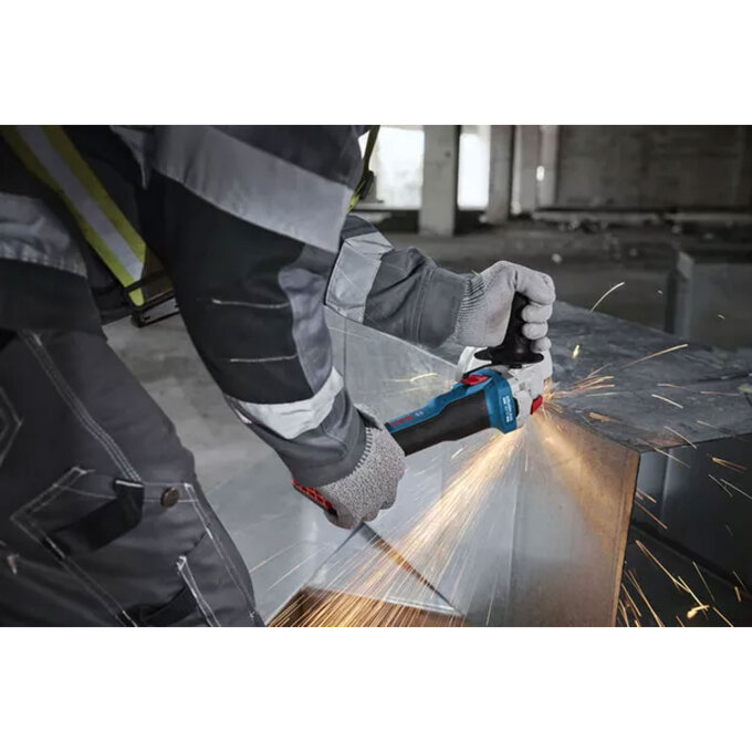 BOSCH AKU KUTNA BRUSILICA GWS 18V-8 125 mm + 2 x 4,0Ah + GAL 18V-40 + KOVČEG