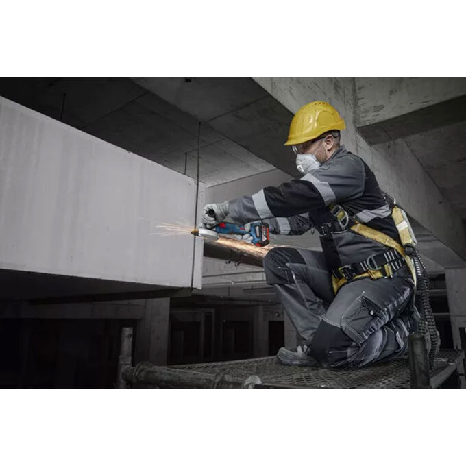 BOSCH AKU KUTNA BRUSILICA GWS 18V-8 125 mm + 2 x 4,0Ah + GAL 18V-40 + KOVČEG