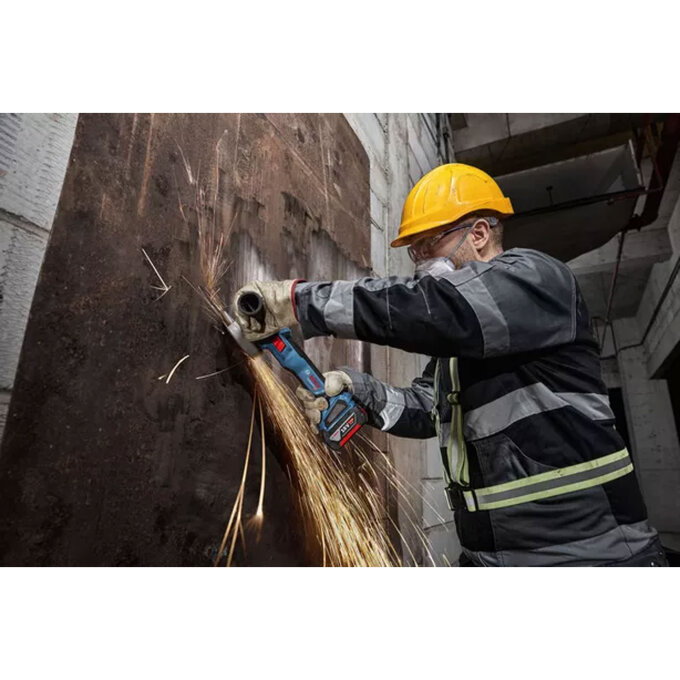 BOSCH AKU KUTNA BRUSILICA GWS 18V-11 S 125 mm + 2 x 5,0Ah + GAL 1880 CV + L-BOXX